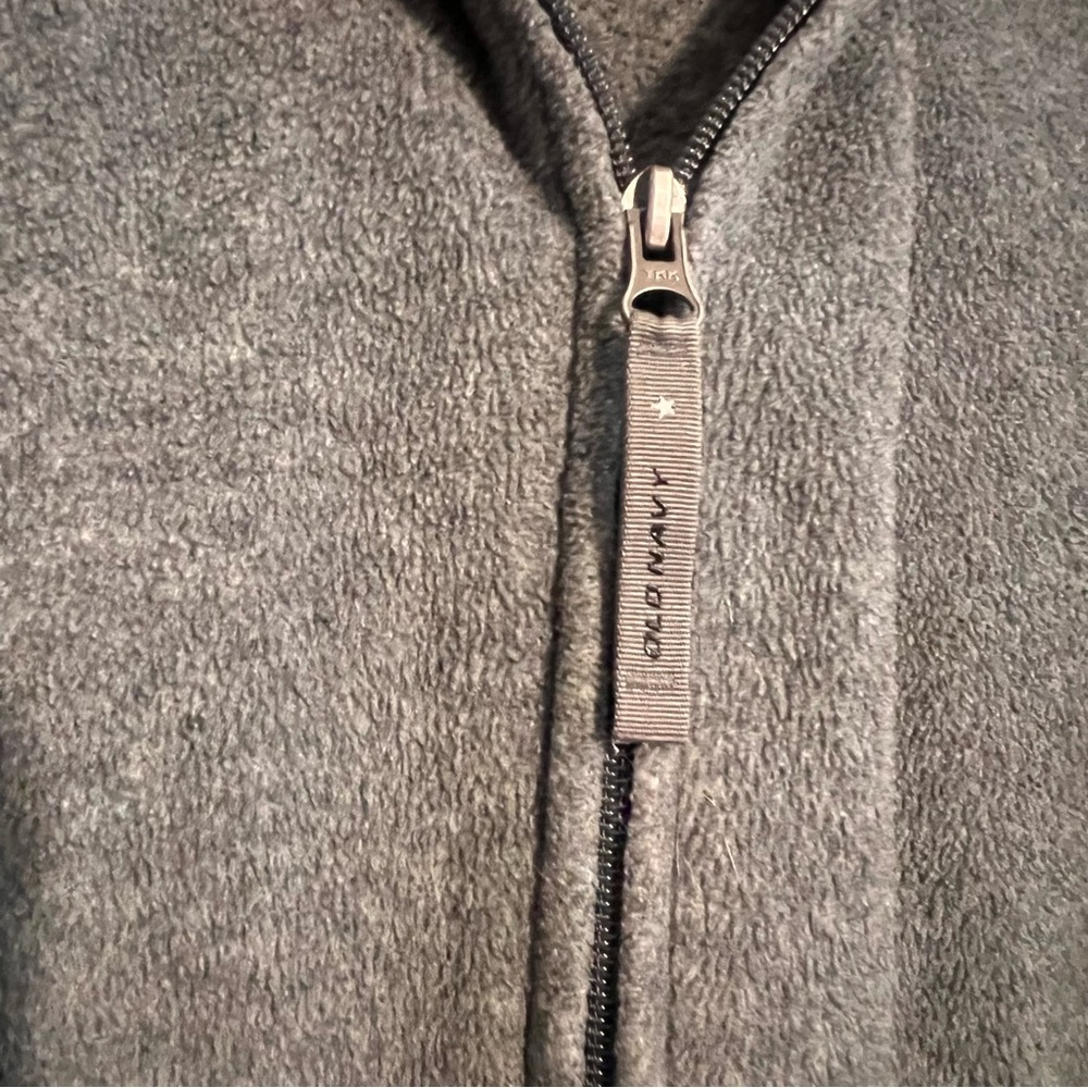 🍒  Old Navy Charcoal Fleece Vest (Free with another purchase) - Picture 5 of 8